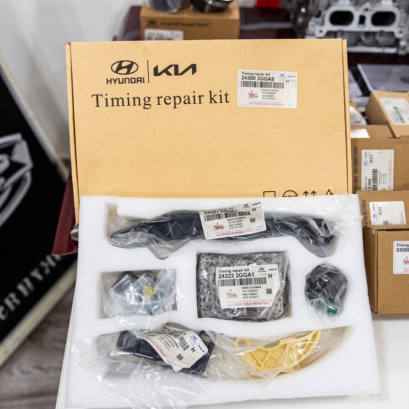 Timing repair kit original Hyundai y Kia en su caja, con las piezas dentro